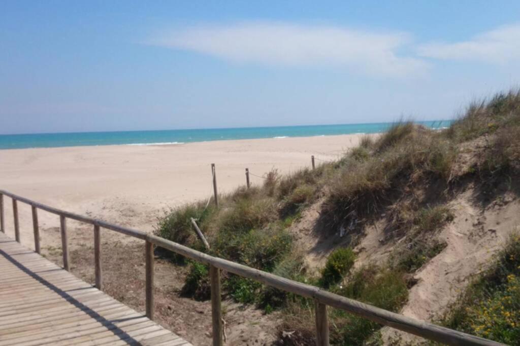 https://apartamentos-mediterraneo-1-wifi-puerto-de-sagunto.hotelmix.es/data/Photos/OriginalPhoto/11152/1115285/1115285313/Apartamentos-Mediterraneo-1-Wifi-Puerto-de-Sagunto-Exterior.JPEG